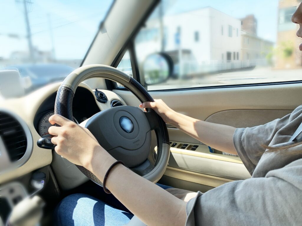 免停 | 車買取のソコカラ 軽自動車を運転している