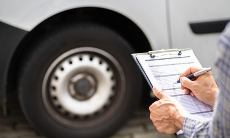 | 車買取のソコカラ 車検費用を安く抑える方法