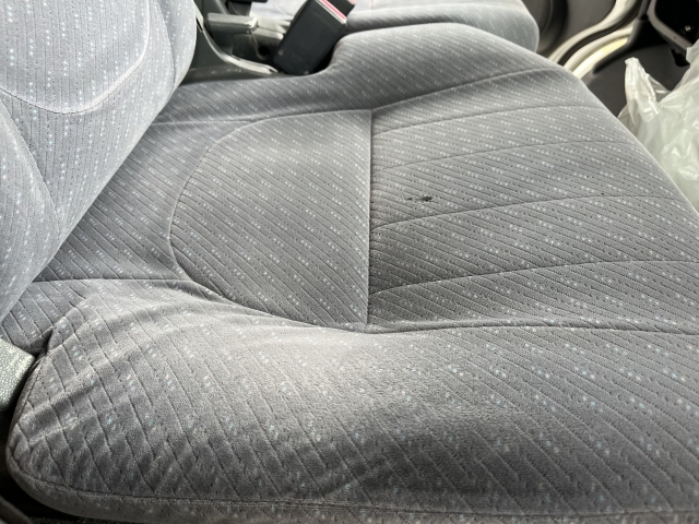 シート32747713_s | 車買取のソコカラ 車のシートに汚れ