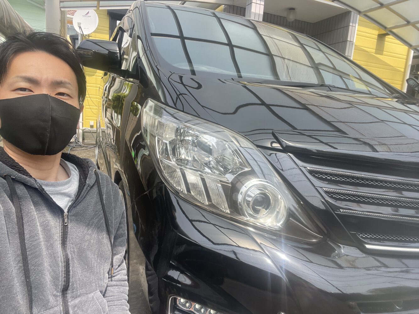 46_アルファード | 車買取のソコカラ ソコカラで買い取らせていただいたアルファードとお客様のお写真
