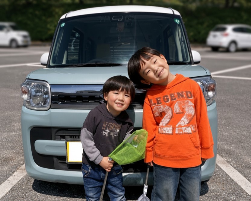 50_スペーシア | 車買取のソコカラ ソコカラで買い取らせていただいたスペーシアとお客様のお写真