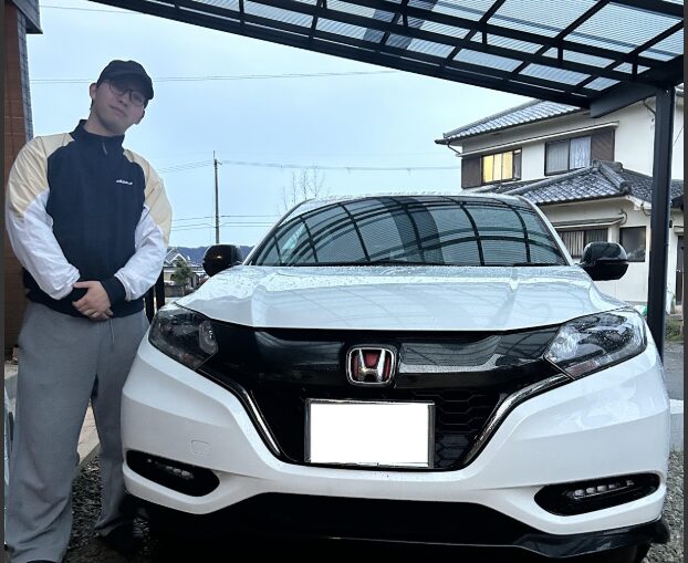05_ヴェゼル ハイブリッド | 車買取のソコカラ ソコカラで買い取らせていただいたヴェゼル ハイブリッドとお客様のお写真