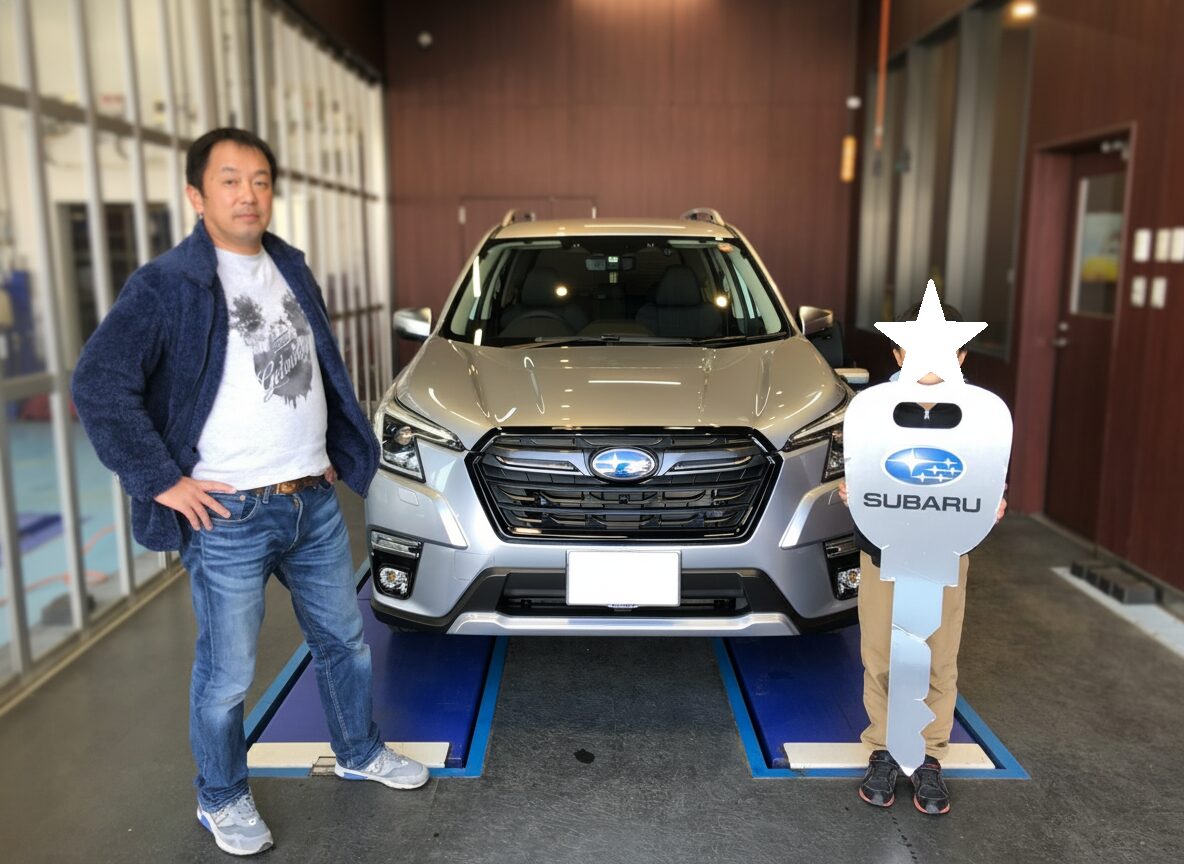 09_フォレスター ハイブリッド | 車買取のソコカラ ソコカラで買い取らせていただいたフォレスター ハイブリッドとお客様のお写真