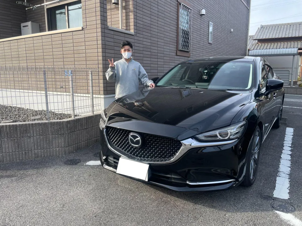 ソコカラで買い取らせていただいたアテンザセダンとお客様のお写真