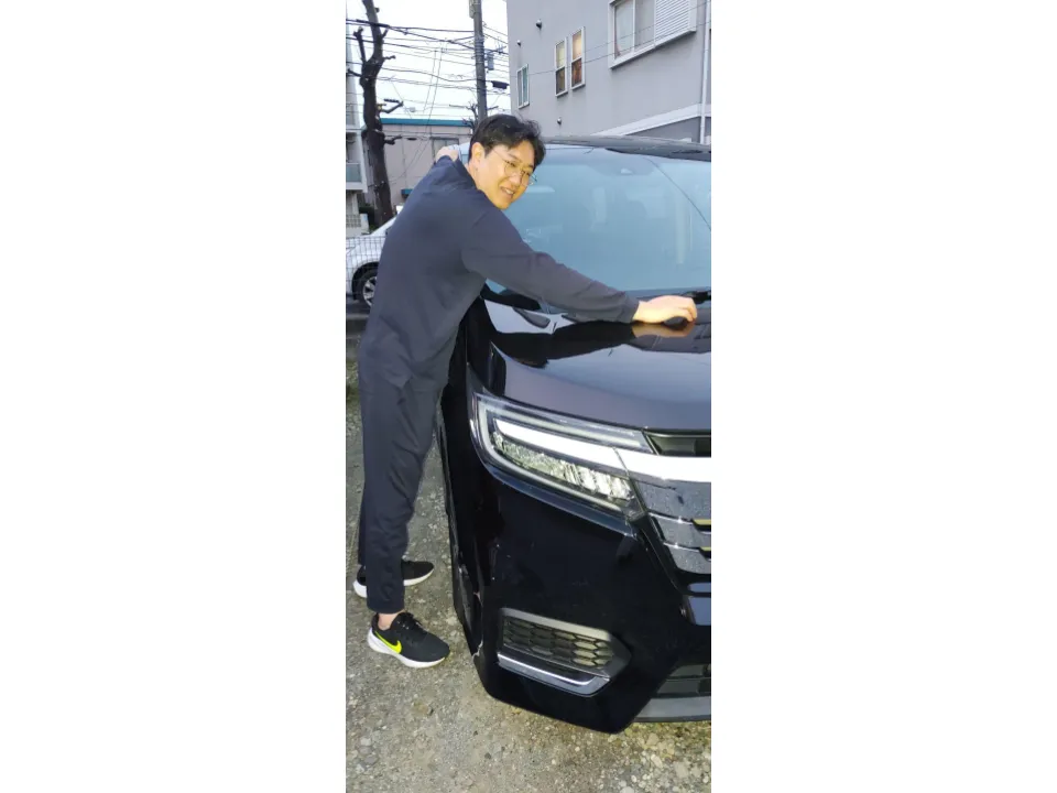 ソコカラで買い取らせていただいたステップワゴンスパーダとお客様のお写真