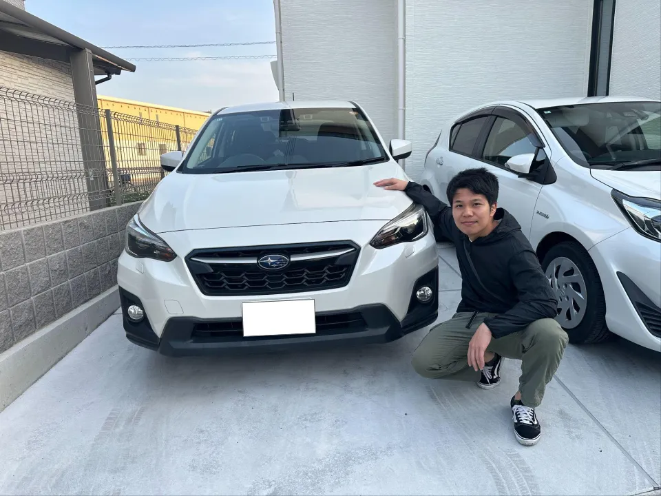 ソコカラで買い取らせていただいたスバルXVとお客様のお写真
