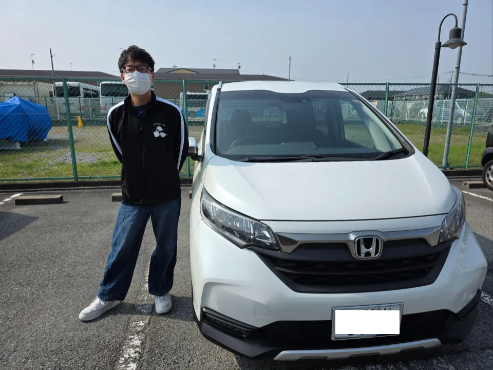 ソコカラで買い取らせていただいたフリード＋とお客様のお写真
