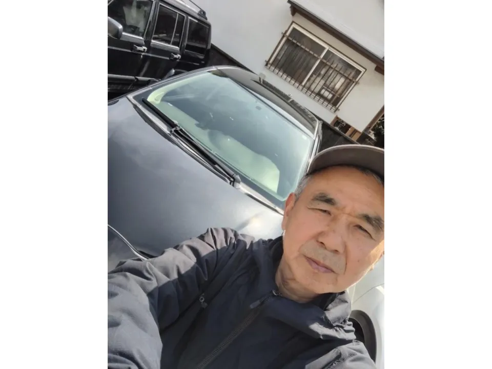 ソコカラで買い取らせていただいたヴィッツとお客様のお写真