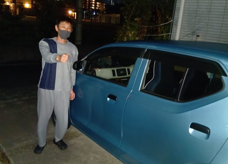 ソコカラで買い取らせていただいたアルトとお客様のお写真